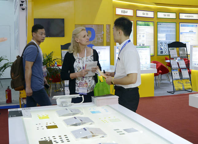 觀展客戶了解產品 觀展客戶了解產品