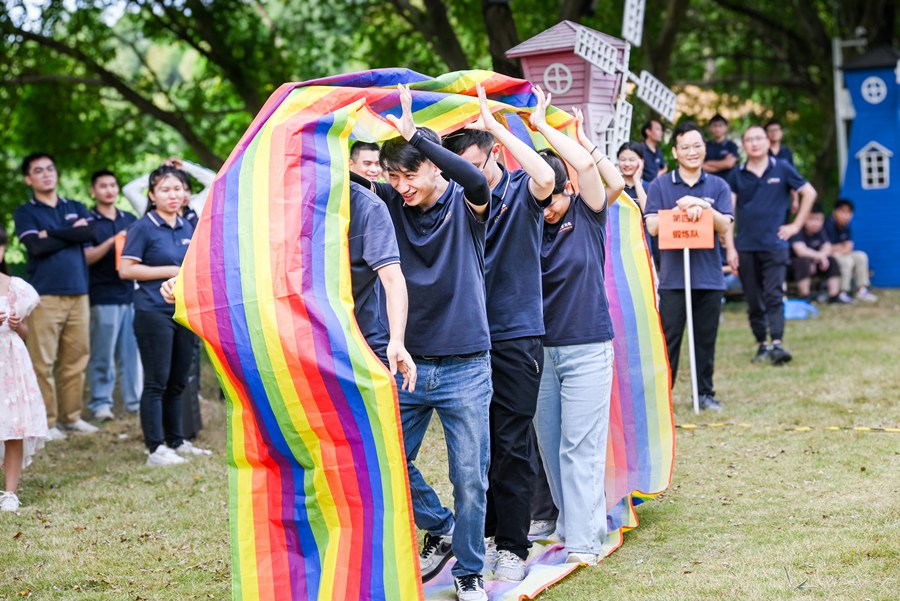 2024年納宏光電合影 濾光片的作用